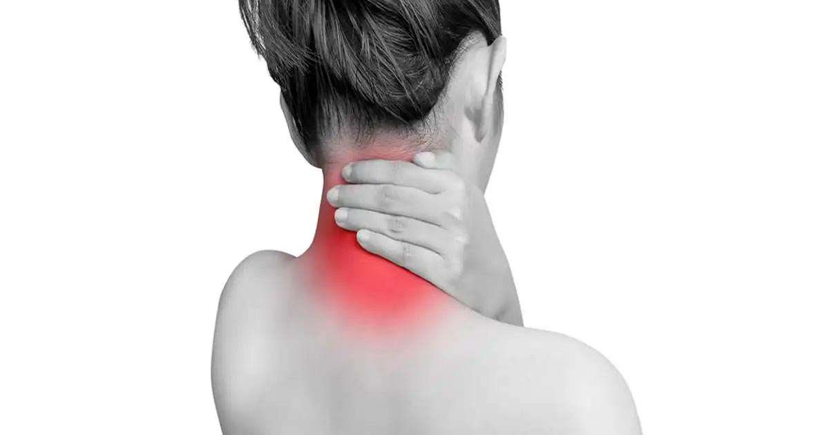 Porque tem dor no pescoço? As causas são diferentes para cada idade e profissão